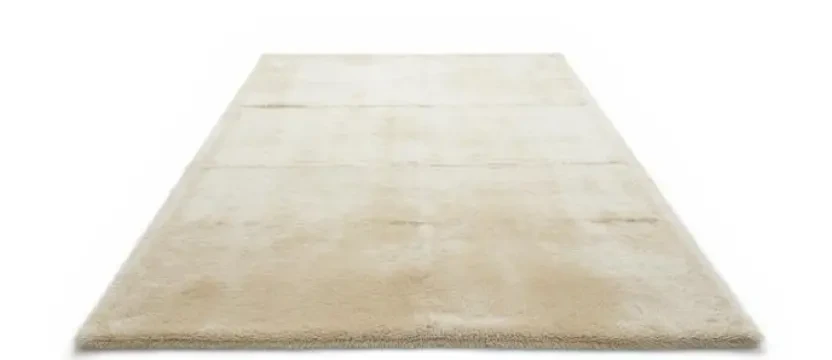 SKKS expert extra large carpet cleaning service 151 to 200 sqft showing a flawless plush light beige home carpet